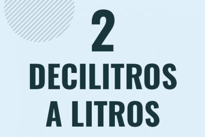 Profesor en pizarra explicando cuanto es 2 decilitros en litros o como pasar de 2 dl a l