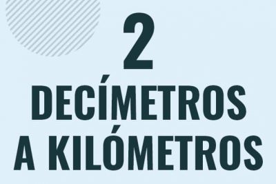 Profesor en pizarra explicando cuanto es 2 decimetros en kilometros o como pasar de 2 dm a km