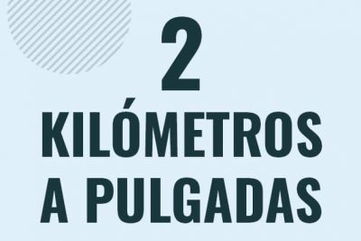 Profesor en pizarra explicando cuanto es 2 kilometros en pulgadas o como pasar de 2 km a in