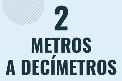 Profesor en pizarra explicando cuanto es 2 metros en decimetros o como pasar de 2 m a dm