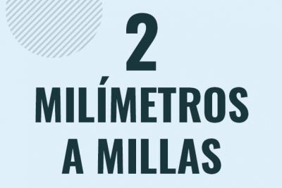 Profesor en pizarra explicando cuanto es 2 milimetros en millas o como pasar de 2 mm a mi