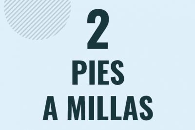 Profesor en pizarra explicando cuanto es 2 pies en millas o como pasar de 2 ft a mi