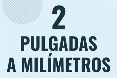 Profesor en pizarra explicando cuanto es 2 pulgadas en milimetros o como pasar de 2 in a mm