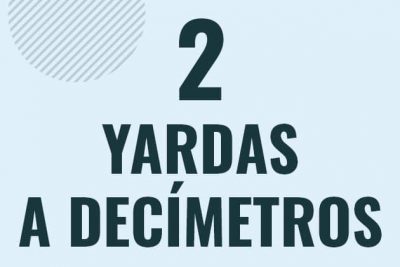 Profesor en pizarra explicando cuanto es 2 yardas en decimetros o como pasar de 2 yd a dm
