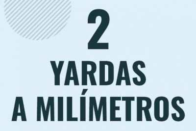 Profesor en pizarra explicando cuanto es 2 yardas en milimetros o como pasar de 2 yd a mm