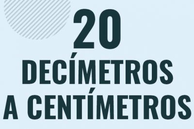 Profesor en pizarra explicando cuanto es 20 decimetros en centimetros o como pasar de 20 dm a cm