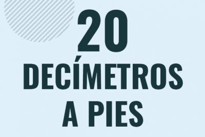 Profesor en pizarra explicando cuanto es 20 decimetros en pies o como pasar de 20 dm a ft