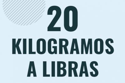 Profesor en pizarra explicando cuanto es 20 kilogramos en libras o como pasar de 20 kg a lb