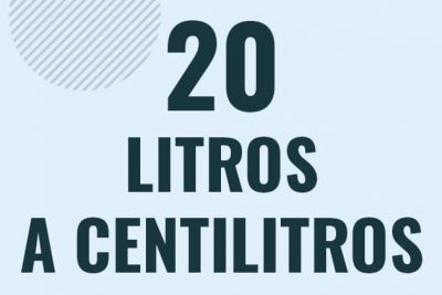 Profesor en pizarra explicando cuanto es 20 litros en centilitros o como pasar de 20 l a cl