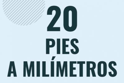 Profesor en pizarra explicando cuanto es 20 pies en milimetros o como pasar de 20 ft a mm