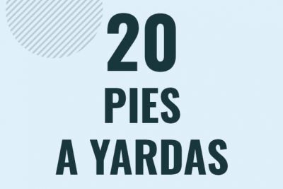 Profesor en pizarra explicando cuanto es 20 pies en yardas o como pasar de 20 ft a yd