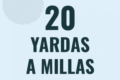 Profesor en pizarra explicando cuanto es 20 yardas en millas o como pasar de 20 yd a mi
