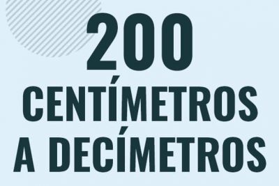 Profesor en pizarra explicando cuanto es 200 centimetros en decimetros o como pasar de 200 cm a dm