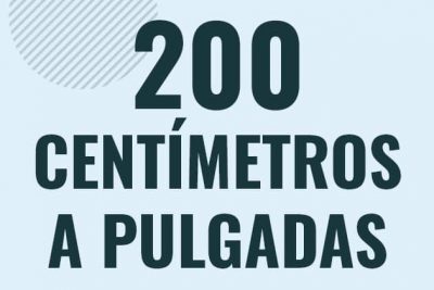 Profesor en pizarra explicando cuanto es 200 centimetros en pulgadas o como pasar de 200 cm a in