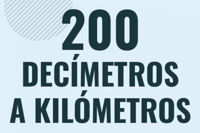 Profesor en pizarra explicando cuanto es 200 decimetros en kilometros o como pasar de 200 dm a km
