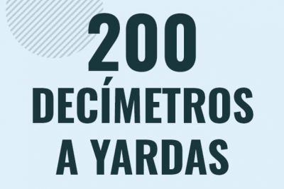 Profesor en pizarra explicando cuanto es 200 decimetros en yardas o como pasar de 200 dm a yd