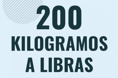 Profesor en pizarra explicando cuanto es 200 kilogramos en libras o como pasar de 200 kg a lb