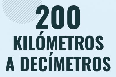 Profesor en pizarra explicando cuanto es 200 kilometros en decimetros o como pasar de 200 km a dm