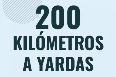 Profesor en pizarra explicando cuanto es 200 kilometros en yardas o como pasar de 200 km a yd