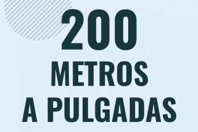 Profesor en pizarra explicando cuanto es 200 metros en pulgadas o como pasar de 200 m a in
