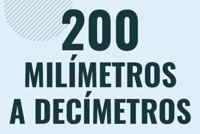 Profesor en pizarra explicando cuanto es 200 milimetros en decimetros o como pasar de 200 mm a dm