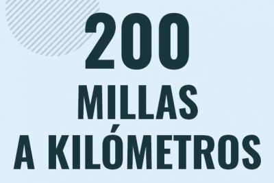 Profesor en pizarra explicando cuanto es 200 millas en kilometros o como pasar de 200 mi a km