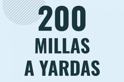 Profesor en pizarra explicando cuanto es 200 millas en yardas o como pasar de 200 mi a yd