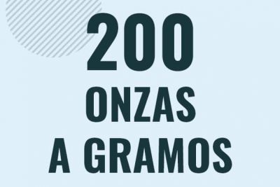 Profesor en pizarra explicando cuanto es 200 onzas en gramos o como pasar de 200 oz a g