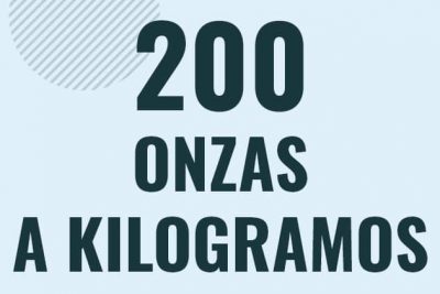 Profesor en pizarra explicando cuanto es 200 onzas en kilogramos o como pasar de 200 oz a kg