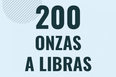 Profesor en pizarra explicando cuanto es 200 onzas en libras o como pasar de 200 oz a lb