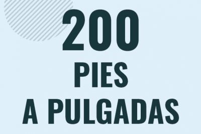 Profesor en pizarra explicando cuanto es 200 pies en pulgadas o como pasar de 200 ft a in