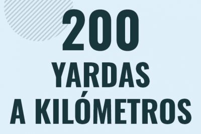 Profesor en pizarra explicando cuanto es 200 yardas en kilometros o como pasar de 200 yd a km