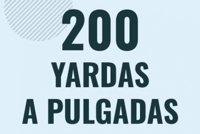 Profesor en pizarra explicando cuanto es 200 yardas en pulgadas o como pasar de 200 yd a in