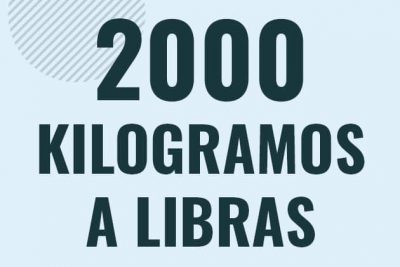 Profesor en pizarra explicando cuanto es 2000 kilogramos en libras o como pasar de 2000 kg a lb