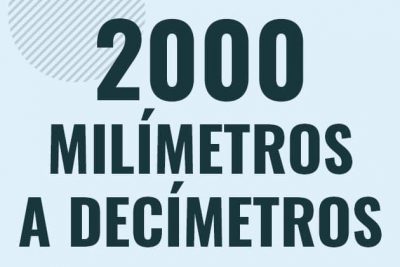 Profesor en pizarra explicando cuanto es 2000 milimetros en decimetros o como pasar de 2000 mm a dm