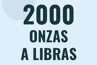 Profesor en pizarra explicando cuanto es 2000 onzas en libras o como pasar de 2000 oz a lb