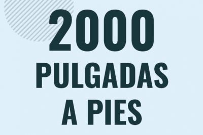 Profesor en pizarra explicando cuanto es 2000 pulgadas en pies o como pasar de 2000 in a ft
