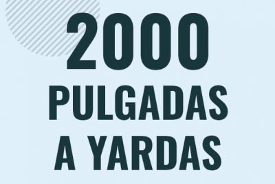 Profesor en pizarra explicando cuanto es 2000 pulgadas en yardas o como pasar de 2000 in a yd