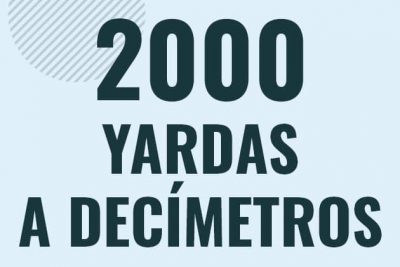 Profesor en pizarra explicando cuanto es 2000 yardas en decimetros o como pasar de 2000 yd a dm
