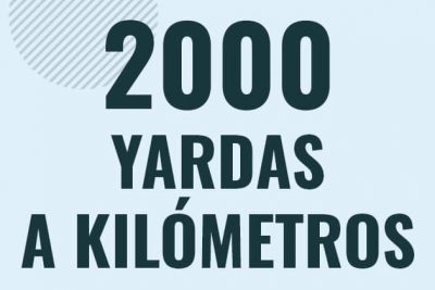Profesor en pizarra explicando cuanto es 2000 yardas en kilometros o como pasar de 2000 yd a km