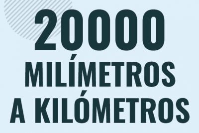 Profesor en pizarra explicando cuanto es 20000 milimetros en kilometros o como pasar de 20000 mm a km