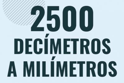 Profesor en pizarra explicando cuanto es 2500 decimetros en milimetros o como pasar de 2500 dm a mm