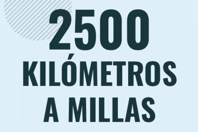 Profesor en pizarra explicando cuanto es 2500 kilometros en millas o como pasar de 2500 km a mi