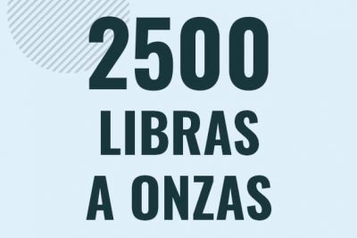 Profesor en pizarra explicando cuanto es 2500 libras en onzas o como pasar de 2500 lb a oz