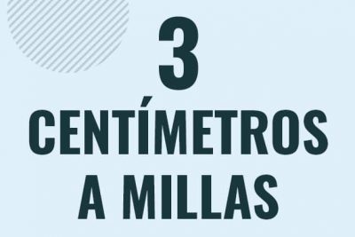 Profesor en pizarra explicando cuanto es 3 centimetros en millas o como pasar de 3 cm a mi