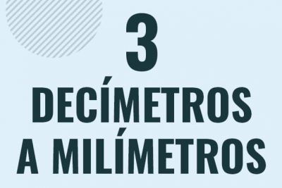 Profesor en pizarra explicando cuanto es 3 decimetros en milimetros o como pasar de 3 dm a mm