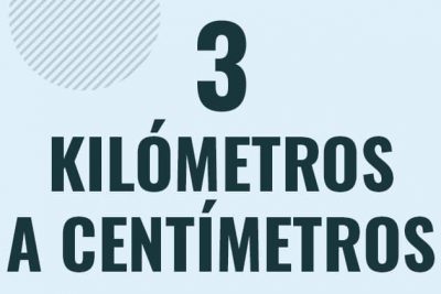 Profesor en pizarra explicando cuanto es 3 kilometros en centimetros o como pasar de 3 km a cm