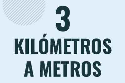 Profesor en pizarra explicando cuanto es 3 kilometros en metros o como pasar de 3 km a m