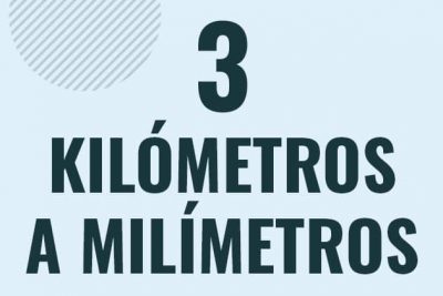 Profesor en pizarra explicando cuanto es 3 kilometros en milimetros o como pasar de 3 km a mm
