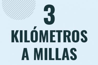 Profesor en pizarra explicando cuanto es 3 kilometros en millas o como pasar de 3 km a mi